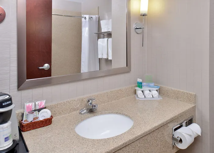 Express & By Ihg 2* Lafayette