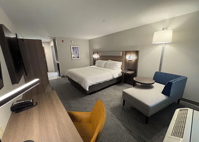 Express & By Ihg Hotel Lafayette