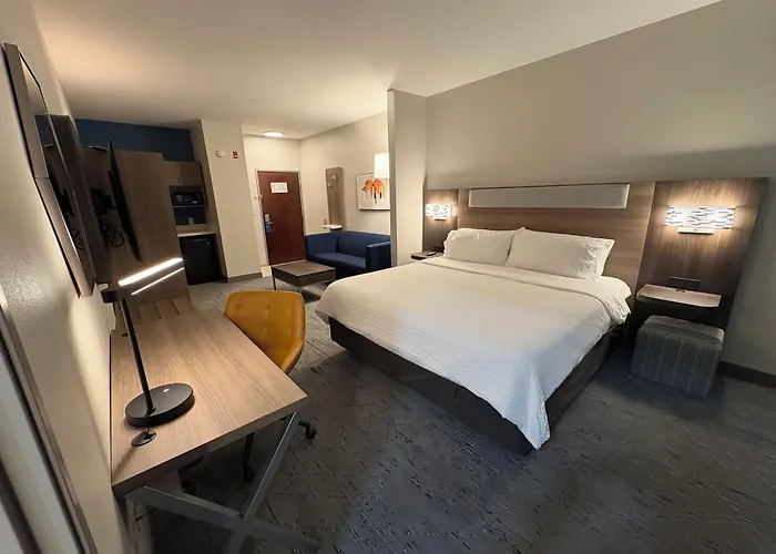 Express & By Ihg Hotel Lafayette