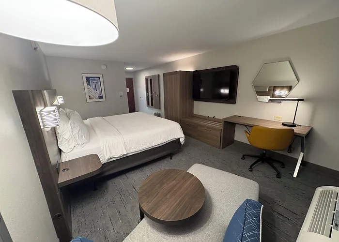 Express & By Ihg 2* Lafayette
